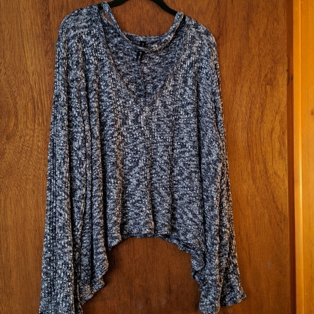 Blue Mint Sharkbite Black & White Sweater